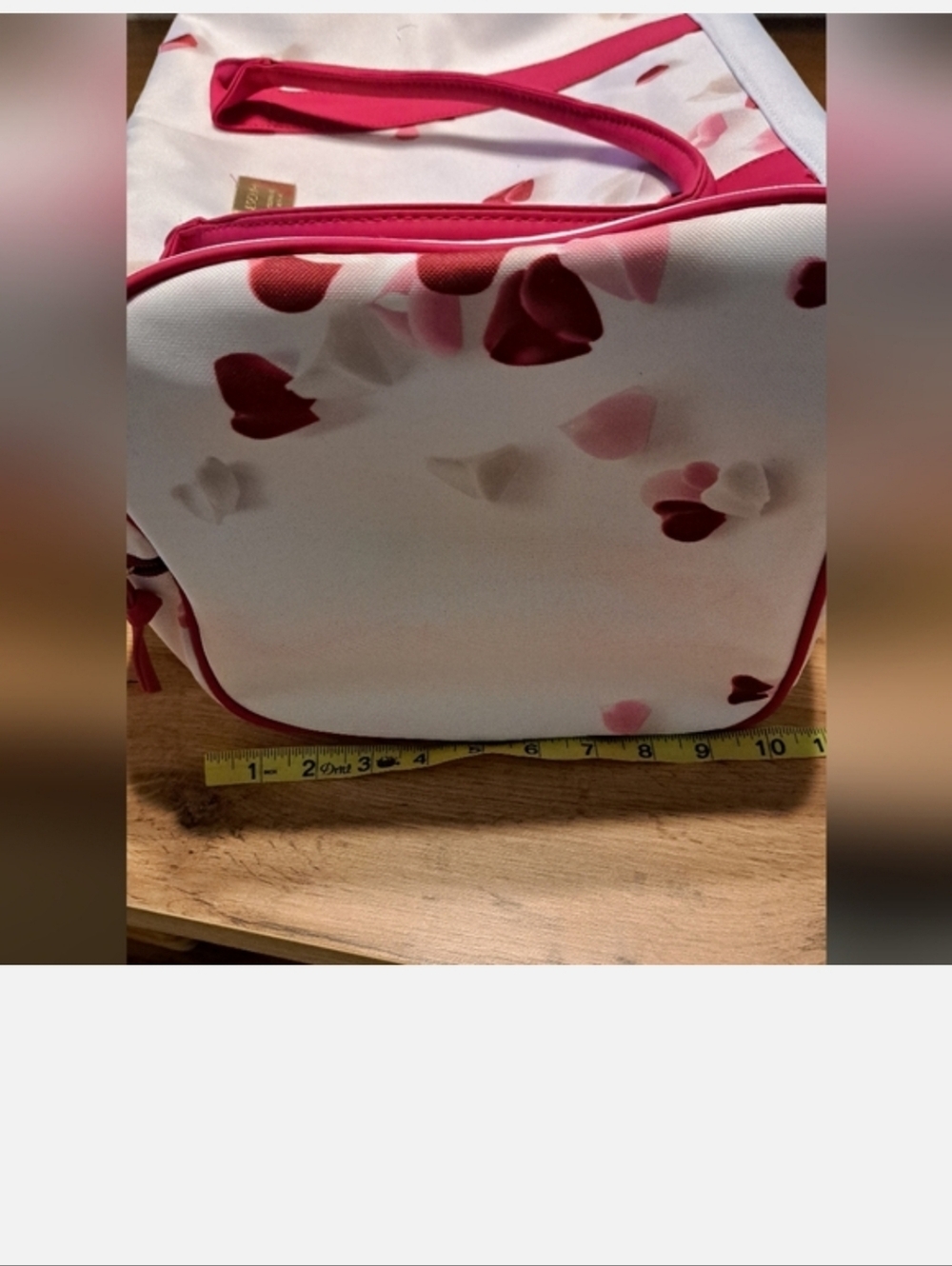Escada White Tote with Pink Heart Accents - Picture 4 of 7